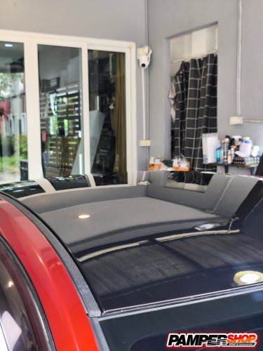 mazda 2 skuactive สีแดง หุ้มสติ๊กเกอร์ ดำเงาแก้วหลังคา (เกรด PET )