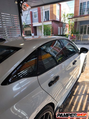 Honda Civic FE ติดสติ๊กเกอร์ เคฟล่า ฝาท้ายเฉพาะชิ้นล่าง + ขอบคิ้วกระจกรถทั้งคัน เป็นดำเงา