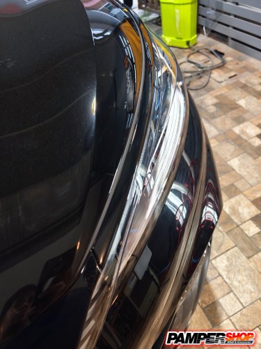 BYD ATTO3 สีดำ หุ้มกระจังหน้า+คิ้วไฟหน้า+เสาประตู ดำเงา เกรด PET