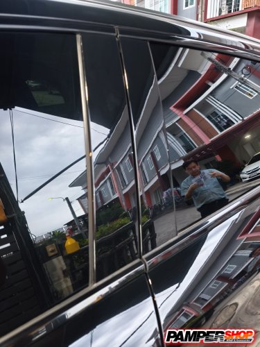 BYD ATTO3 สีดำ หุ้มกระจังหน้า+คิ้วไฟหน้า+เสาประตู ดำเงา เกรด PET